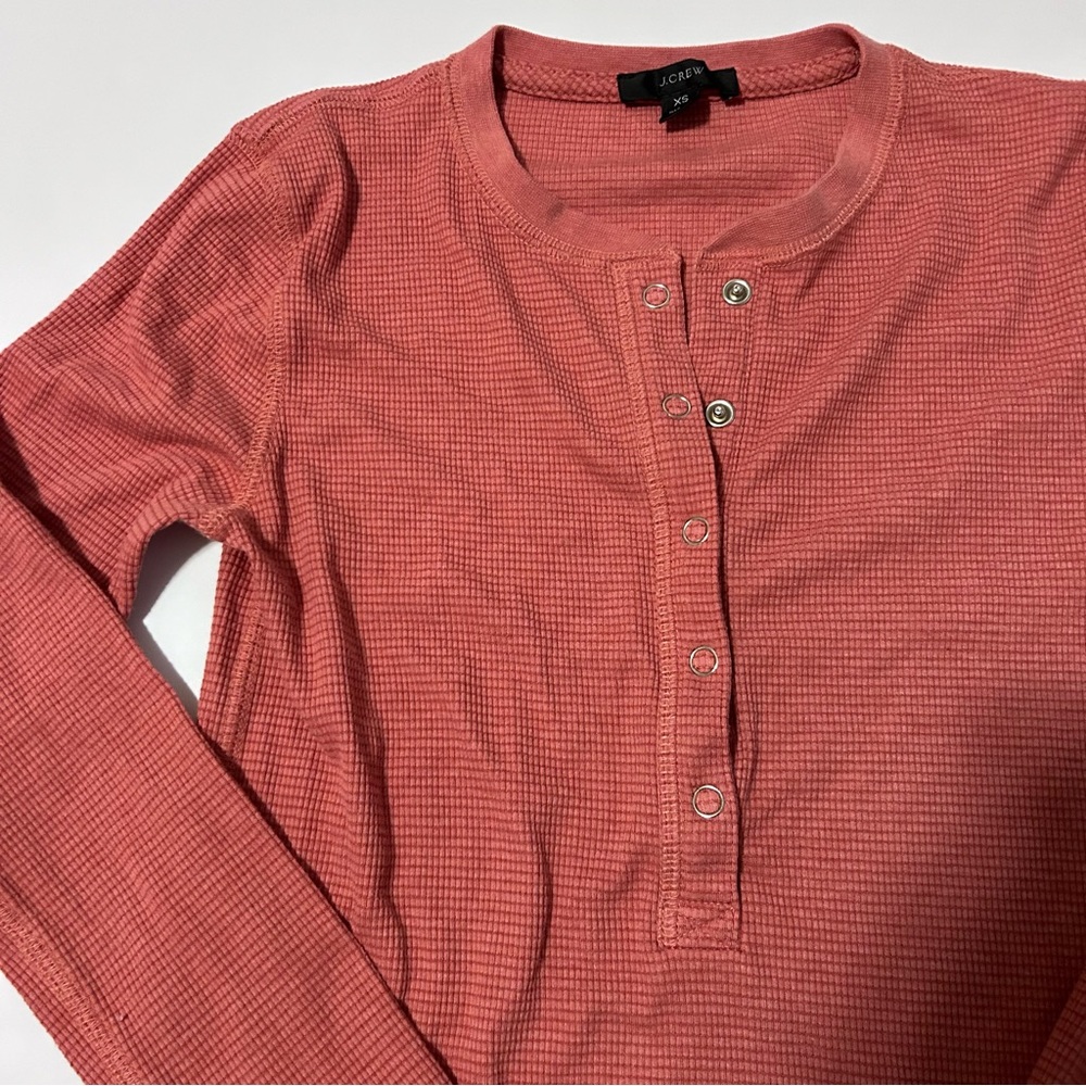 J. Crew Women’s Lightweight Waffle Henley Top Button Up Base Layer Coral Pink XS - Picture 4 of 16